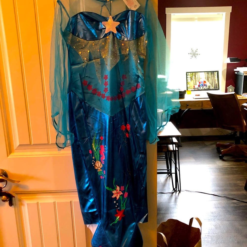 NEW IN BAG GIRLS SIZE LARGE (12-14) ADORABLE MAGICAL MERMAID DRESS UP  COSTUME.
